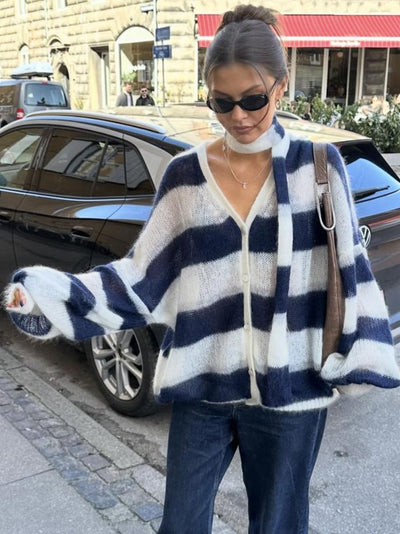 Gemütlicher gestreifter Strickcardigan