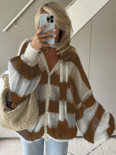 Gemütlicher gestreifter Strickcardigan