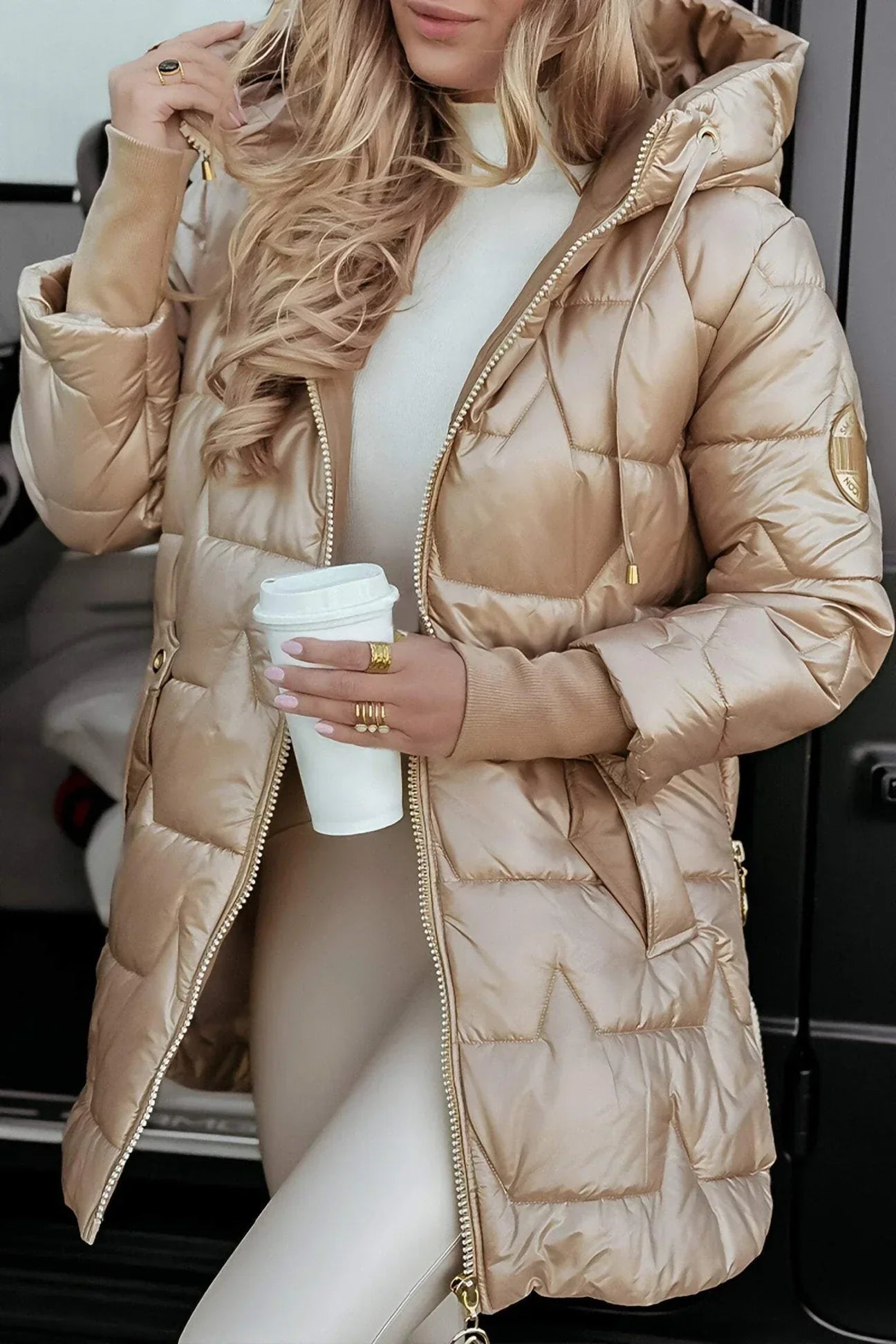 Nolwen - Eleganter Wintermantel mit Kapuze und Fütterung