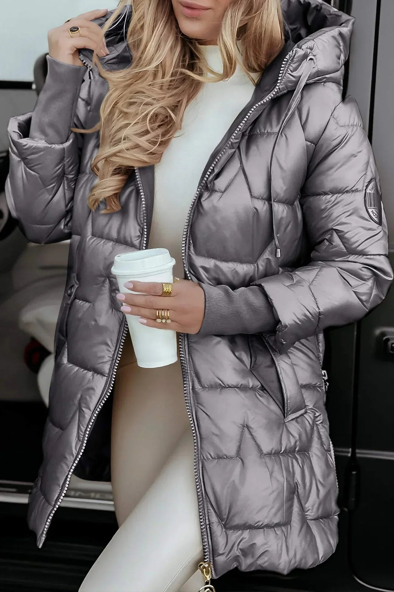 Nolwen - Eleganter Wintermantel mit Kapuze und Fütterung