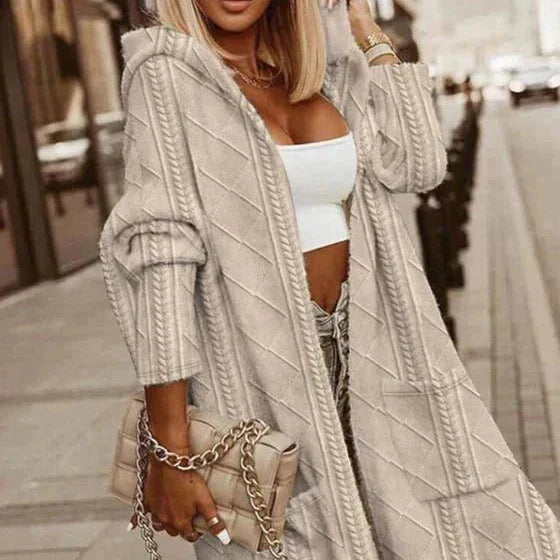 Cytheria – Langärmliger Cardigan mit Kabelstrick und Kapuze